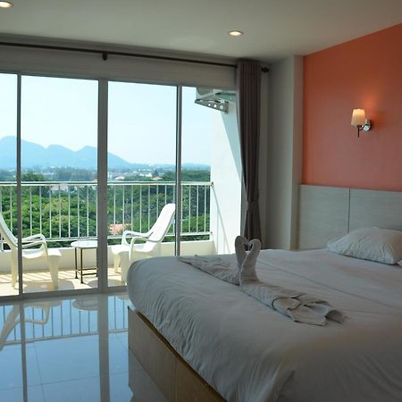 The Base Hua Hin Hotell Eksteriør bilde